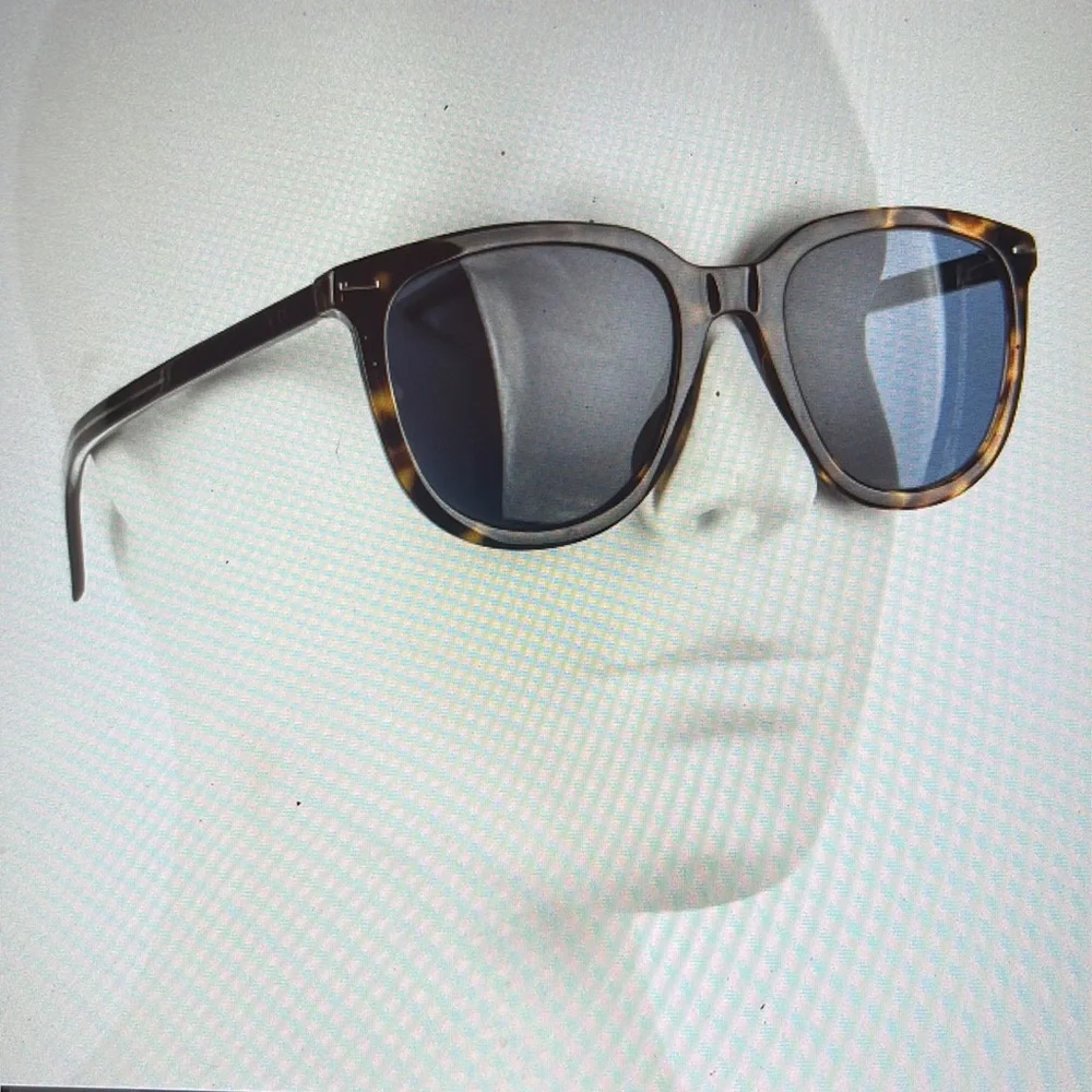 Christian Dior Wayfarer Sunglasses - Picture 8 of 8